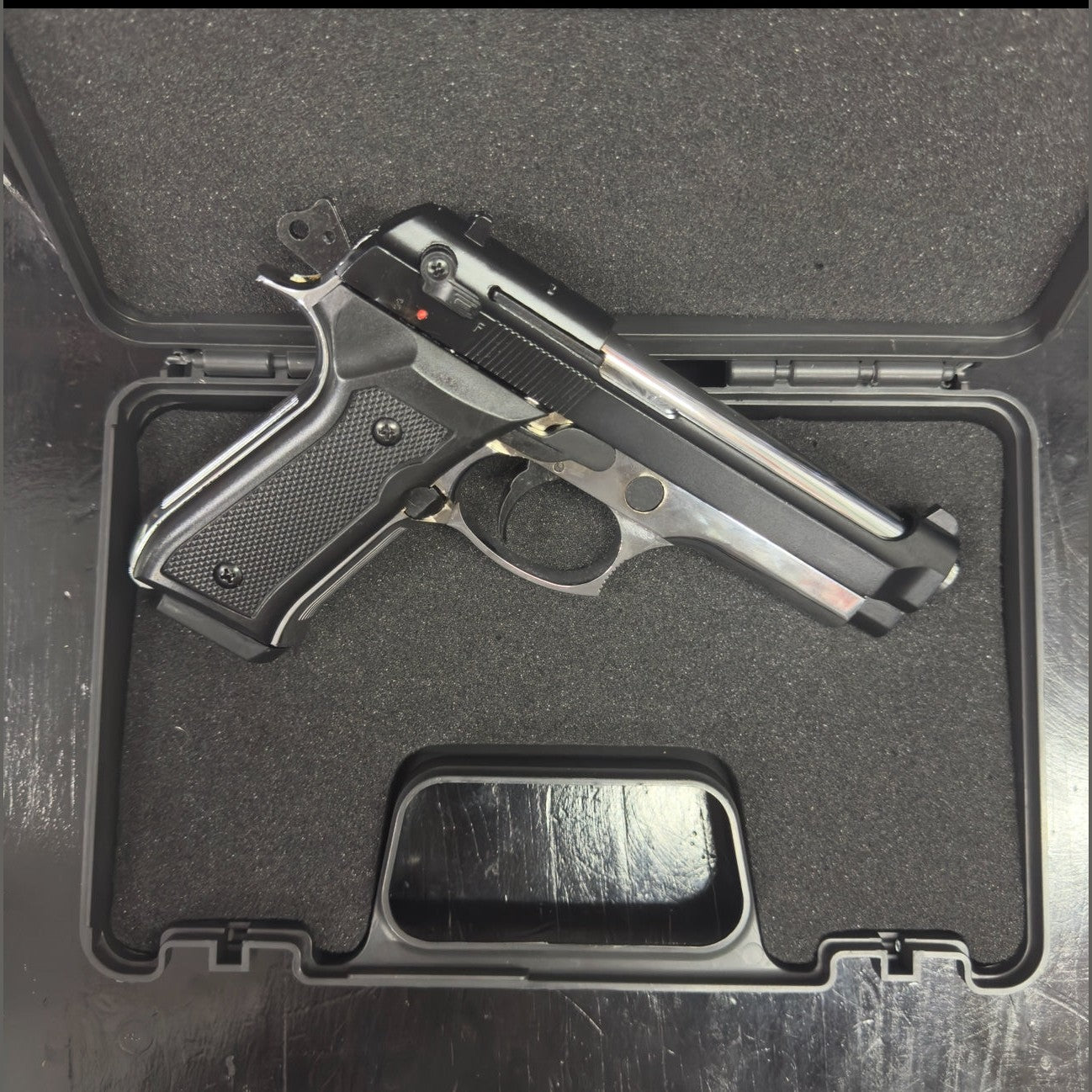 Blow F92 Shiny Chrome|Black Blank/Pepper Gun (Semi Auto|15+1|9mm PAK)