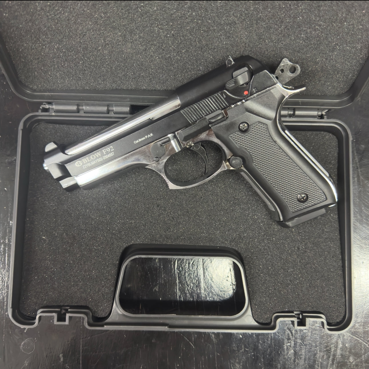 Blow F92 Shiny Chrome|Black Blank/Pepper Gun (Semi Auto|15+1|9mm PAK)