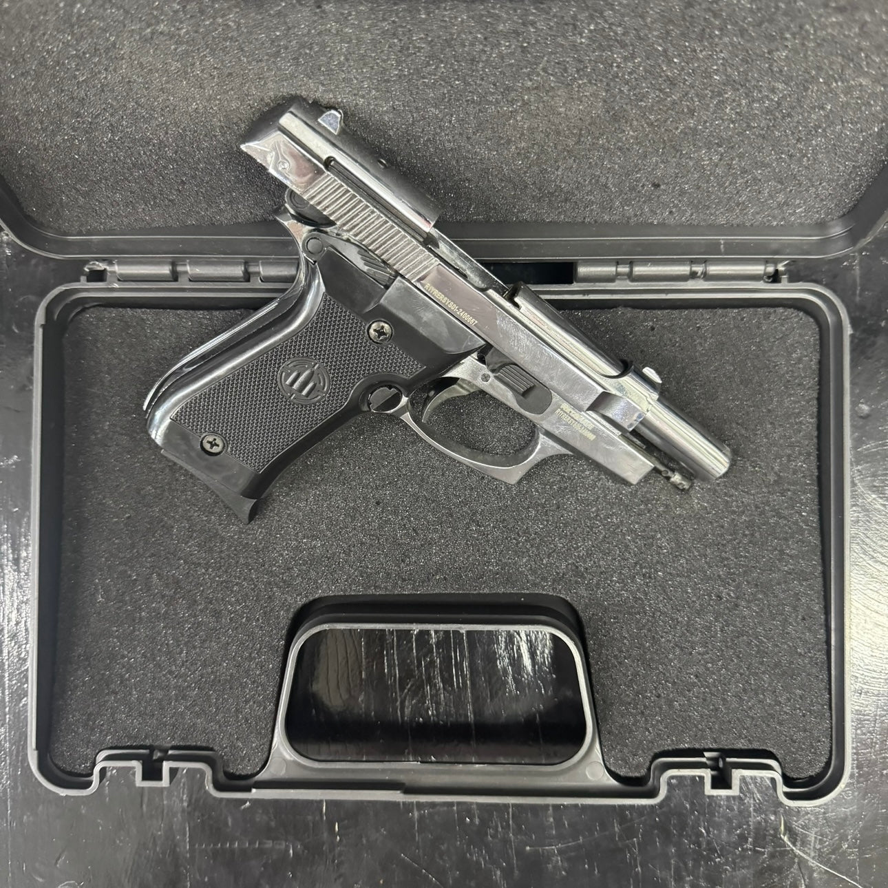Retay 84 FS Shiny Chrome Blank/Pepper Gun (Semi Auto|7+1|9mm PAK)