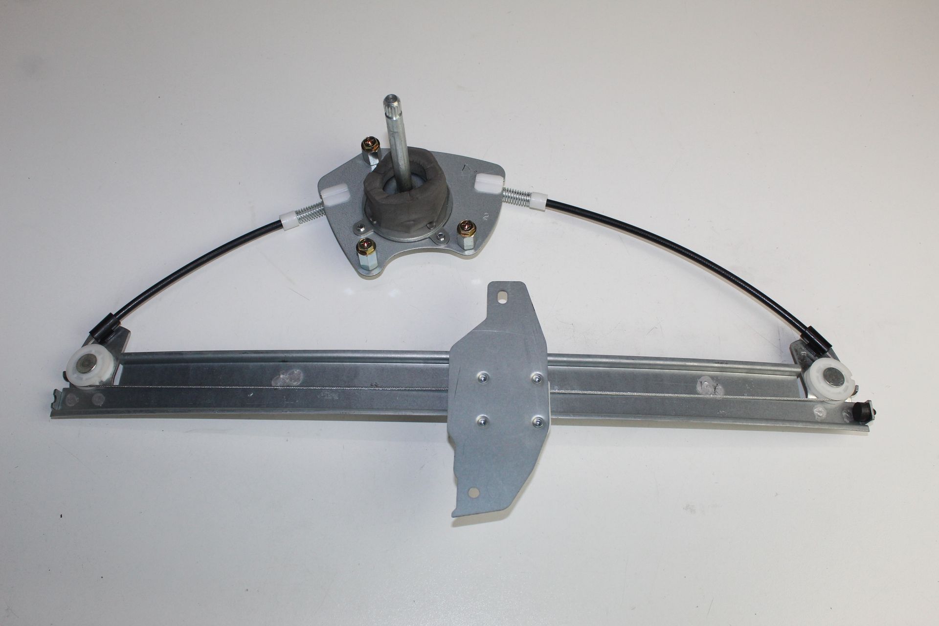 FORD FORD FIGO FRONT RH MANUAL WINDOW MECH 2010 - 2015