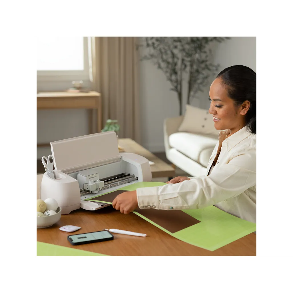 GUNMANSA 2011073 - Cricut Explore 4; Works with 100+ materials; including popular materials like vinyl; iron-on & cardstock