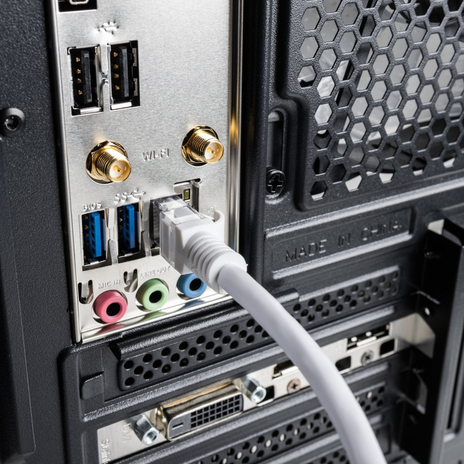 GUNMANSA Gizzu Cat6 UTP Fly Lead Ethernet Network Cable 2m – White