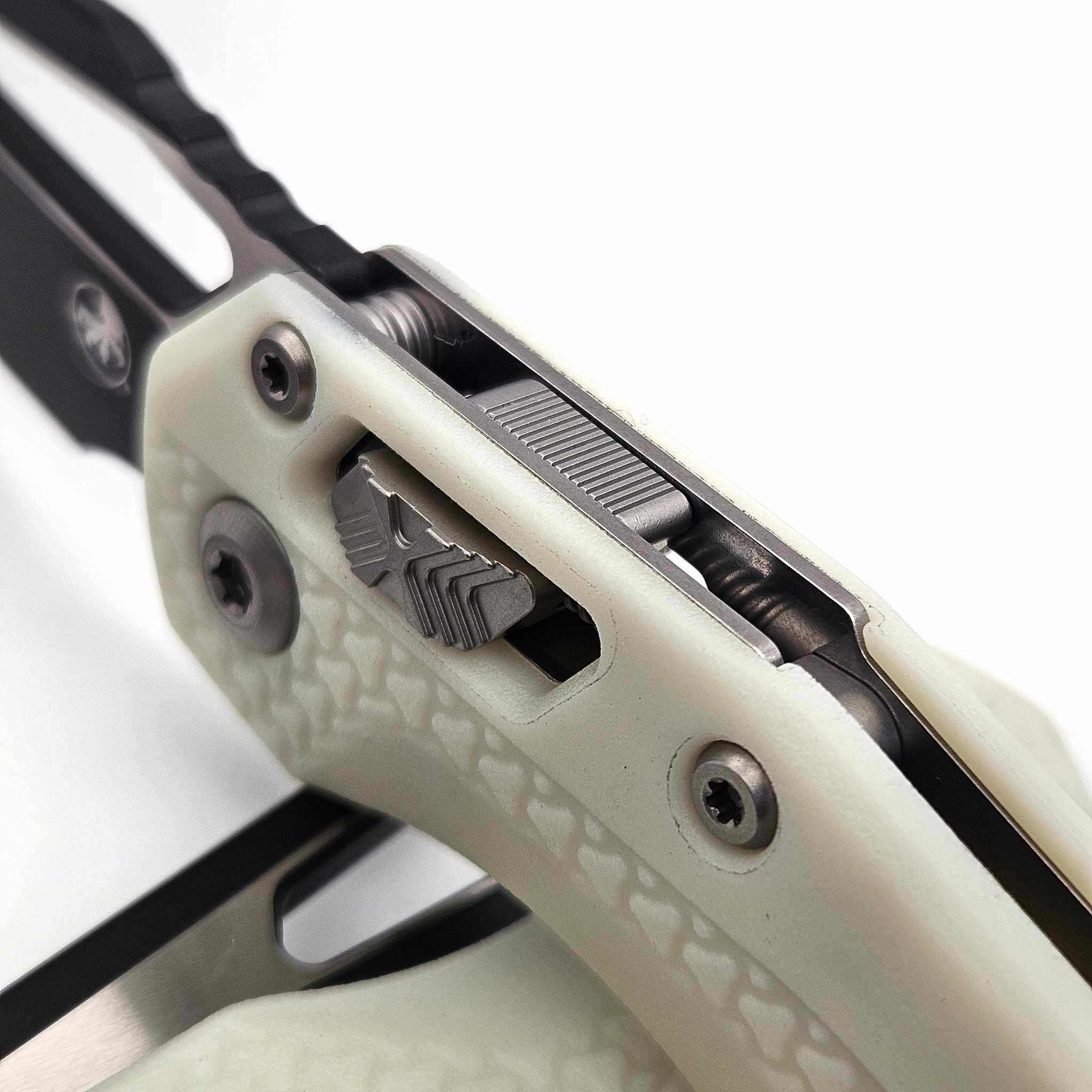 GUNMANSA Microtech MSI Ram-Lok S/E Tri-Grip White Polymer Black Blade w/Bead Blast HW 210T-1PMWH