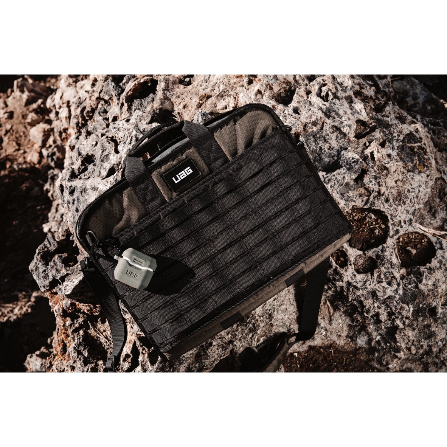 GUNMANSA UAG Slim Brief 16 Inch - Olive