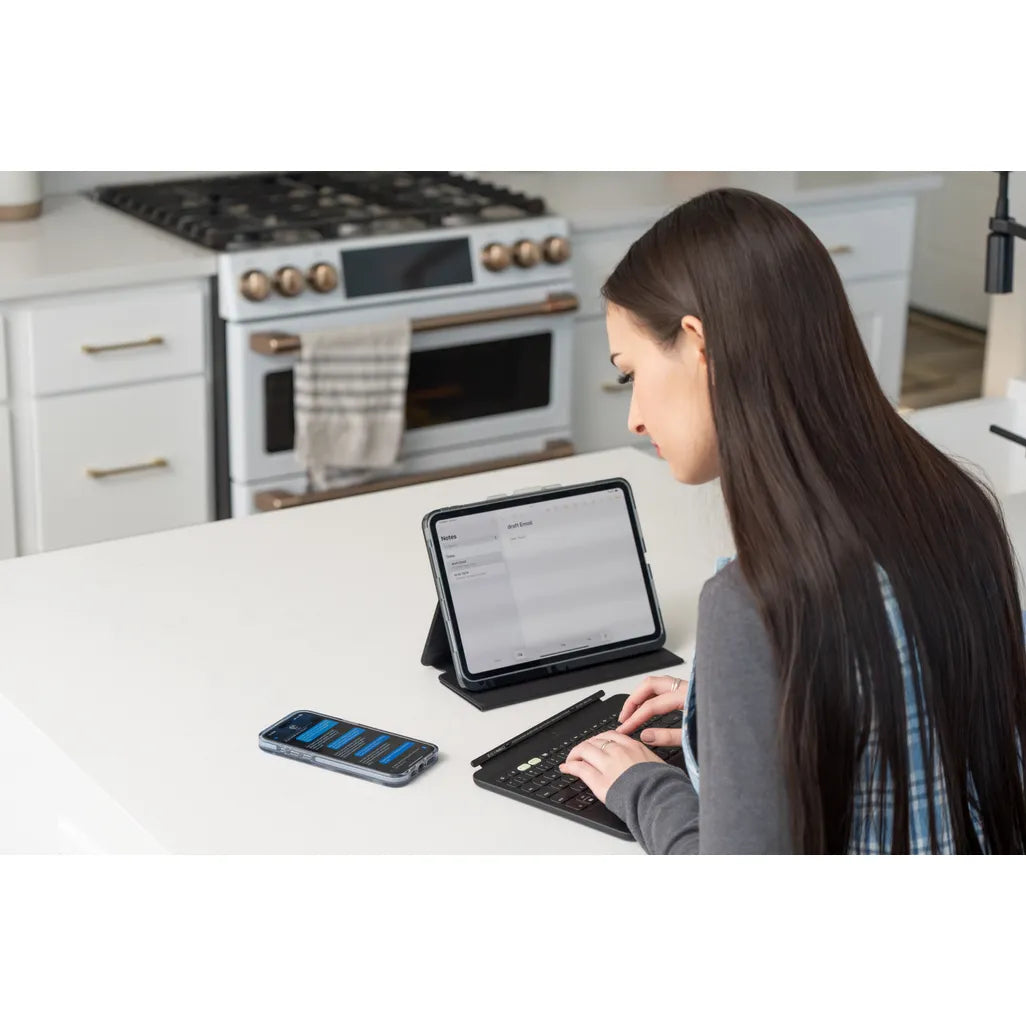 GUNMANSA ZAGG Pro Keys 2, QWERTY, UK English, Apple, iPad Air 13 (M2), Black, 33 cm (13")