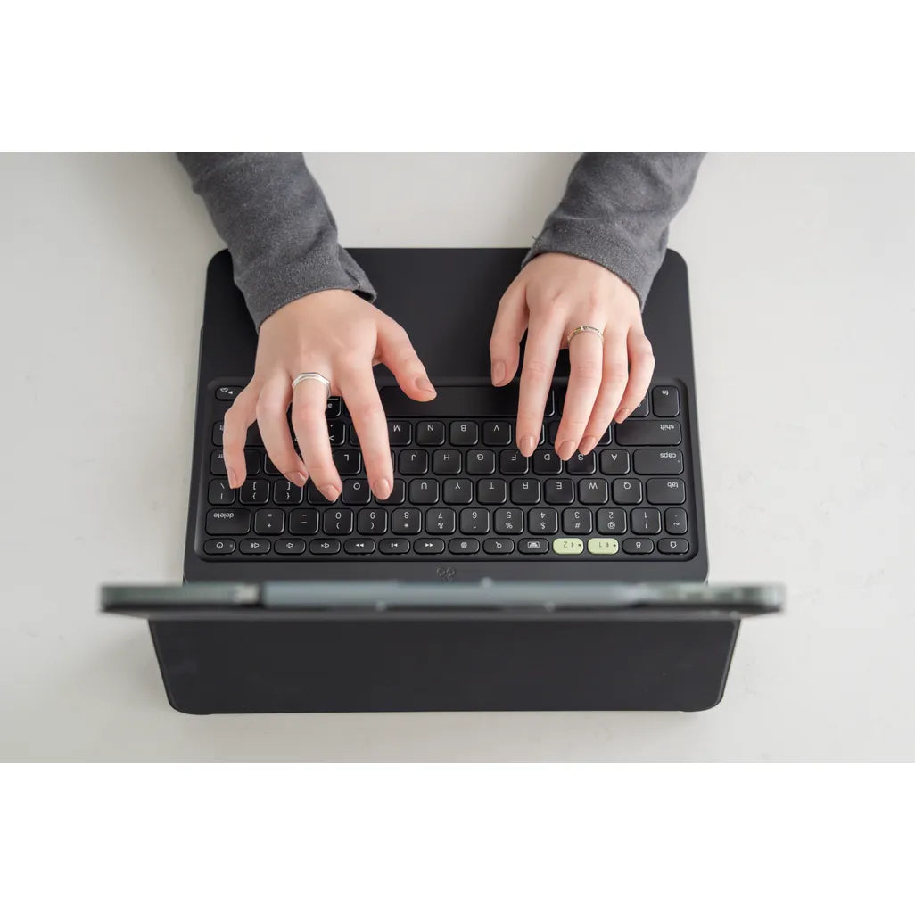 GUNMANSA ZAGG Pro Keys 2, QWERTY, UK English, Apple, iPad Pro 11 (M4), Black, 27.9 cm (11")