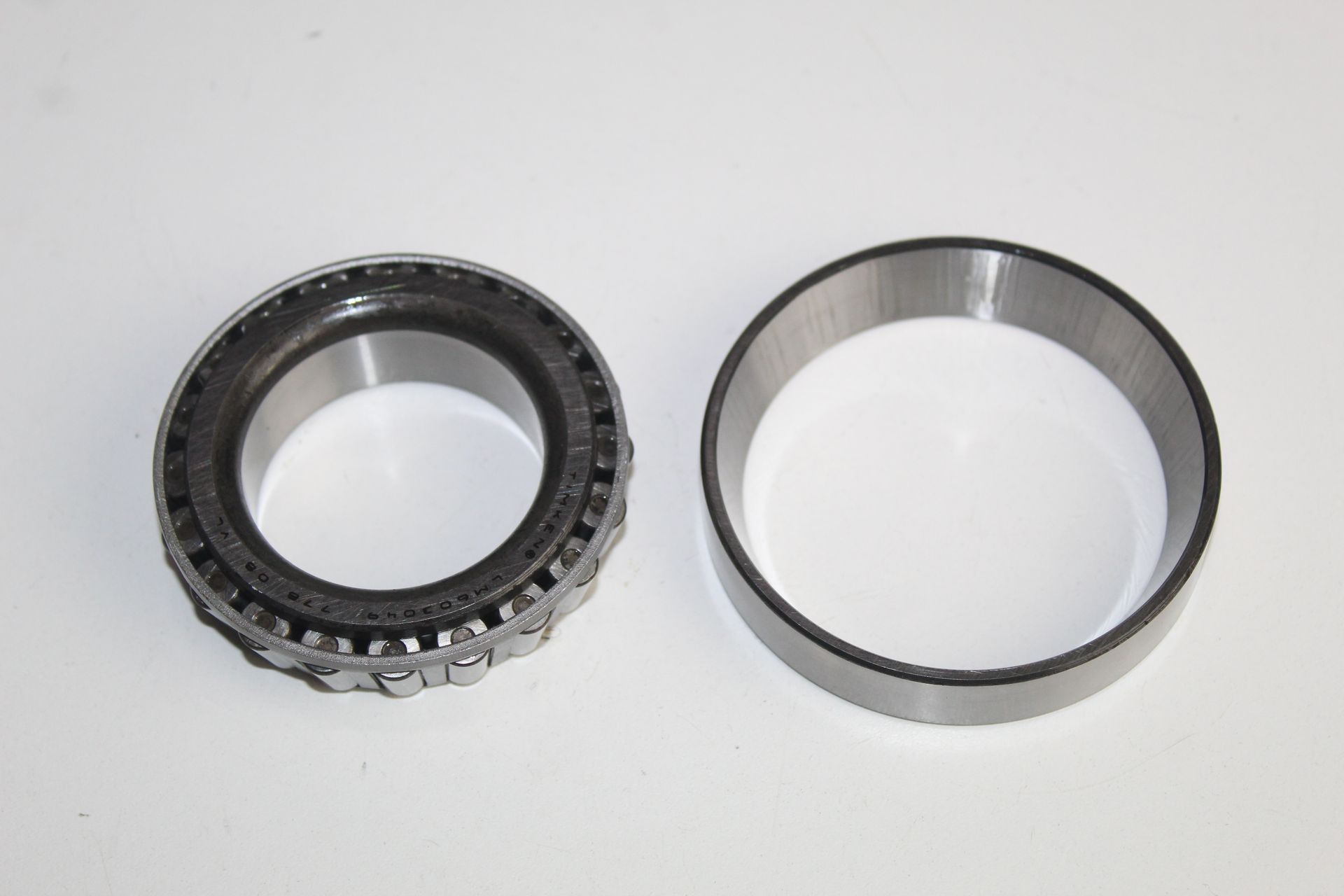 LAND ROVER LANDROVER WHEEL BEARING KIT DEFENDER 110 2.5 L=R 06-07