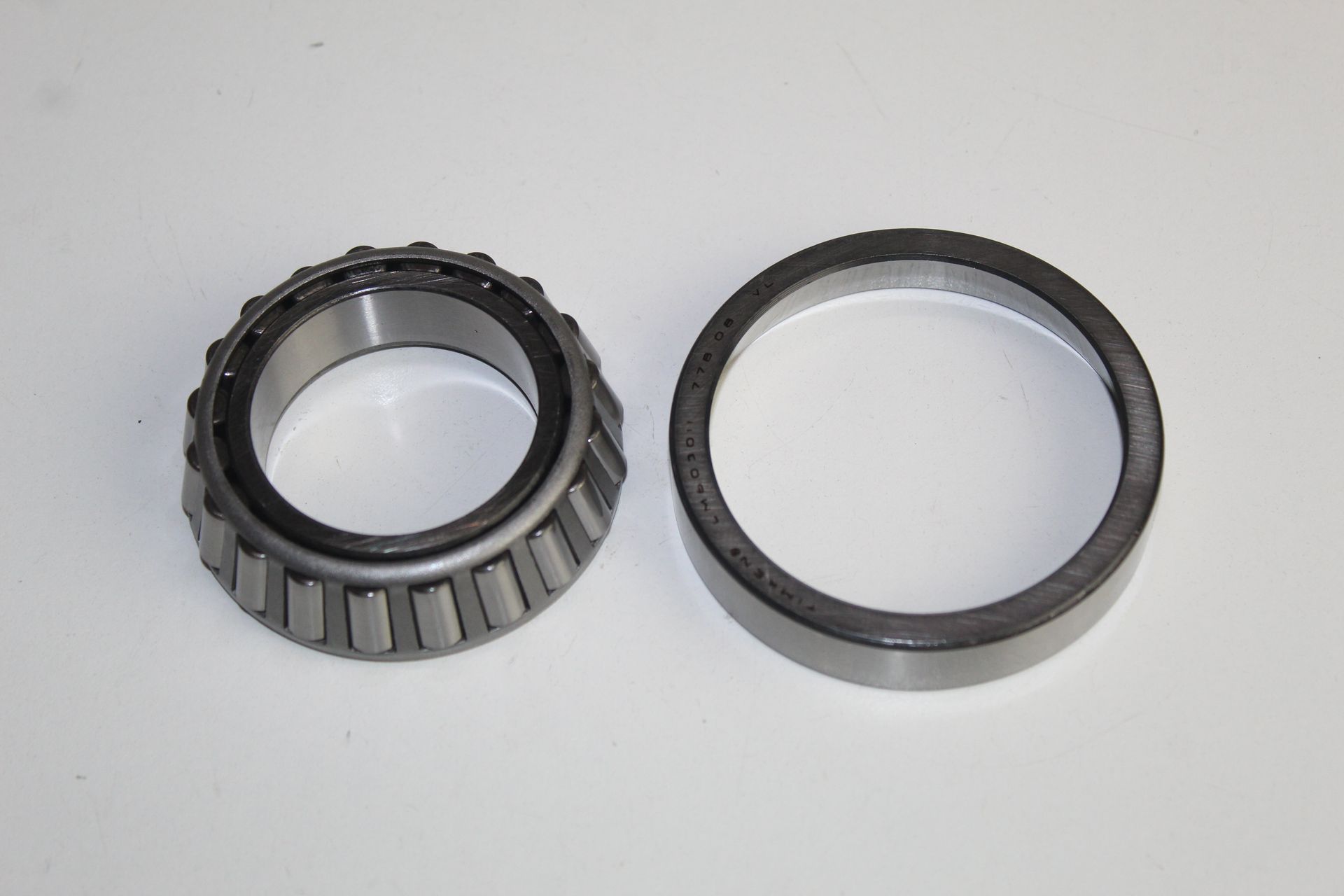 LAND ROVER LANDROVER WHEEL BEARING KIT DEFENDER 110 2.5 L=R 06-07