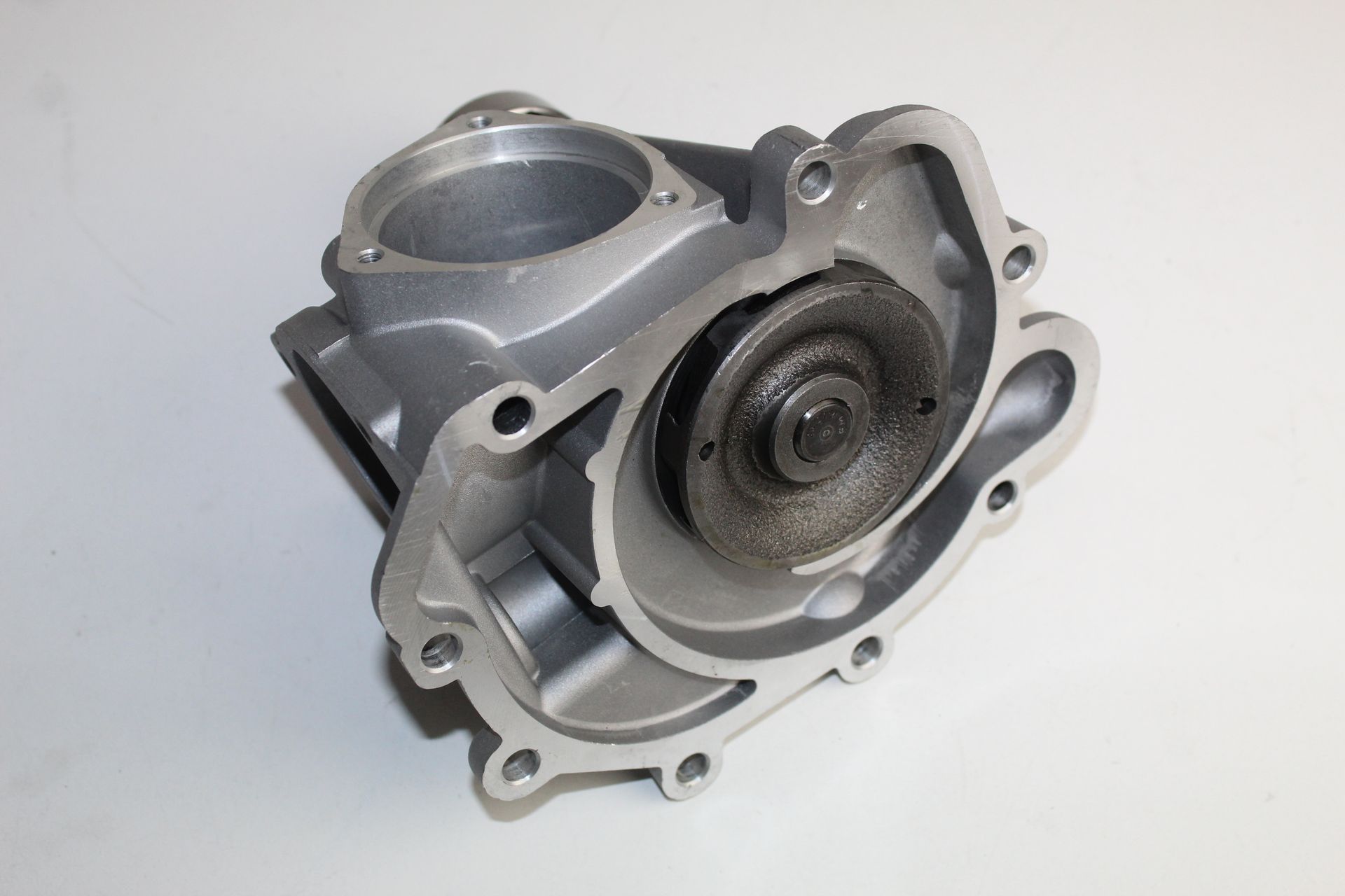 MERCEDES MERC 500SE W126 WATER PUMP WITHOUT PULLEY 116ENG