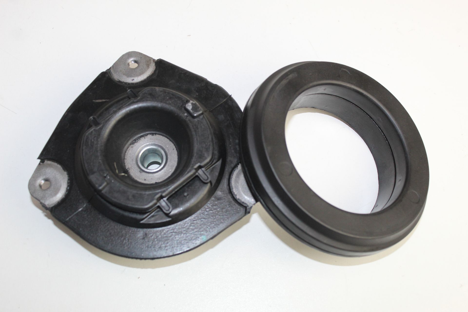 NISSAN NISSAN QASHQAI SHOCK MOUNTING WITH BEARING 2.0 2007-2011