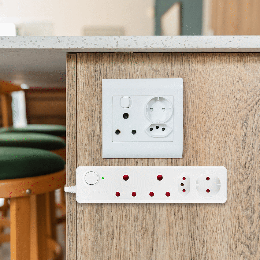 Switched Electrical Switched 4-Way Medium Surge-Protected Multiplug 0.5m Cord - White