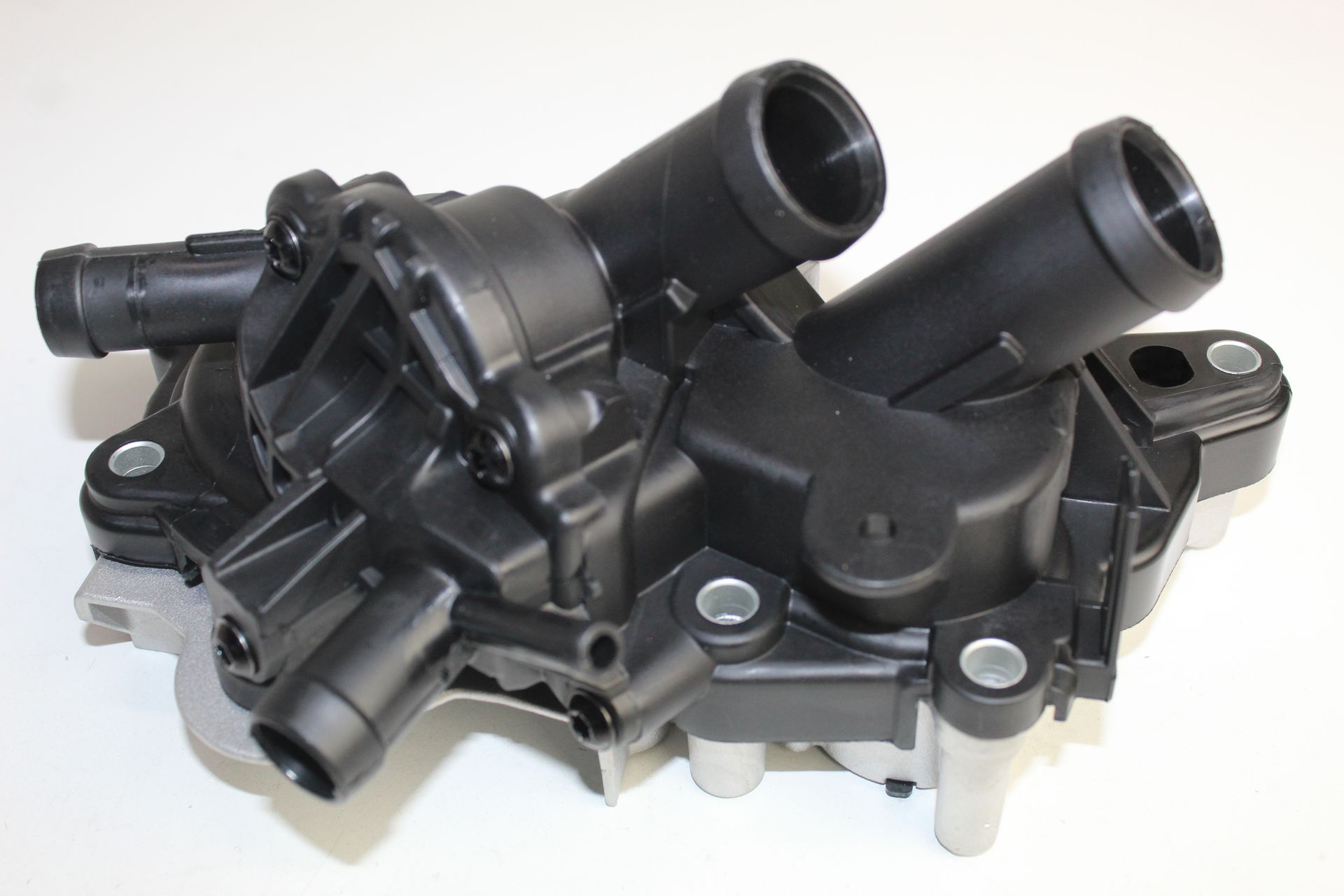 VOLKSWAGEN VOLKSWAGEN POLO WATER PUMP WITH HOUSING 1.2 2014