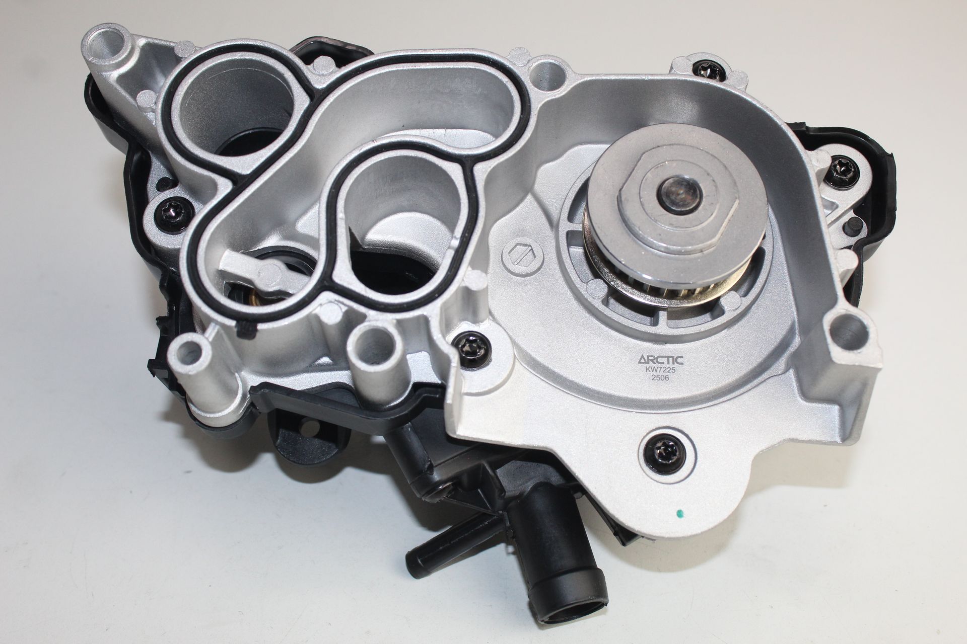 VOLKSWAGEN VOLKSWAGEN POLO WATER PUMP WITH HOUSING 1.2 2014